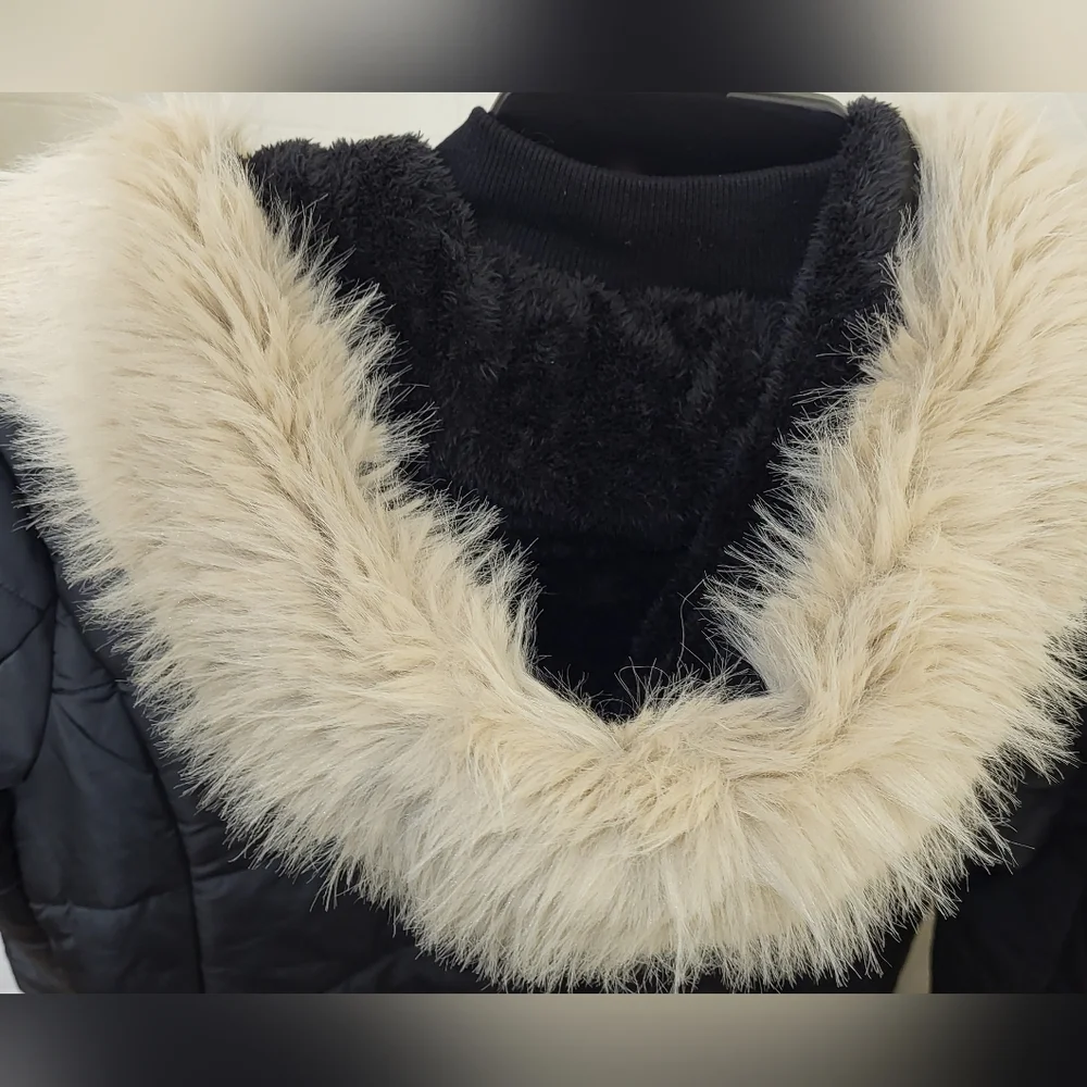 Women's XL Black hooded puffer coat fleece lined hood & removable faux fur trim.